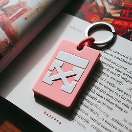 Read more about the article Off-White Keychain Pink: Elevate Your Style with Exclusive Streetwear Accessories